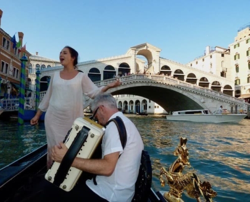 Gondola tour at sunset with serenade