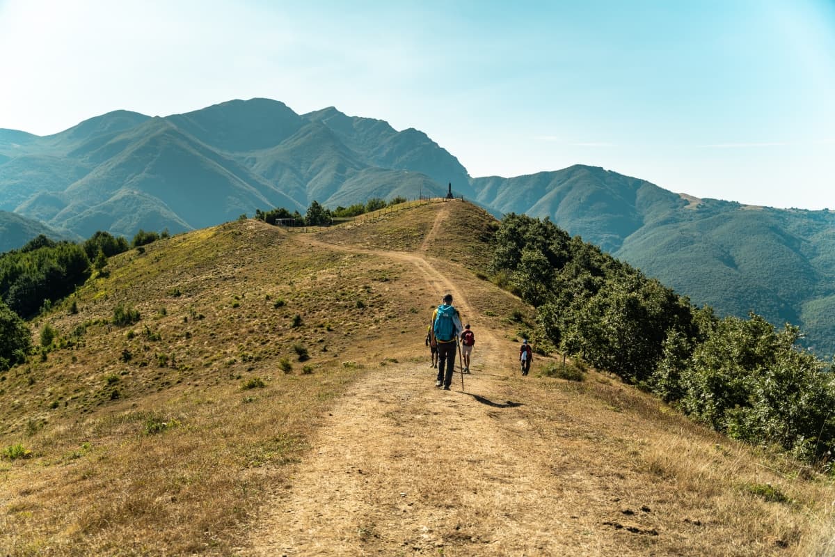 Pellegrini sulla Via Francigena percorrono la tappa Passo della Cisa-Pontremoli (c) ENIT - Agenzia Nazionale del Turismo (1)